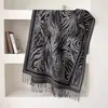 Cachecol de Inverno e Outono com Estampa de Zebra Dupla Face em Falso Caxemira para Mulheres Xale Espesso com Franjas Estilo Coreano Atmosfera Aquecedor de Pescoço Venda por Atacado