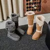 Botas de neve de cano alto, reversíveis e estilosas para mulheres, com sola grossa, novo estilo de inverno 2026, forradas com fleece e com acolchoamento de algodão, botas de algodão de cano longo