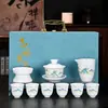 Nuevo juego de té de porcelana blanca, una opción lujosa y de alta gama, con una taza con tapa y tazas de té, perfecto para uso doméstico, y viene en una caja de regalo sencilla.