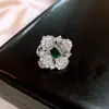 Pendientes Flor de Rombos de Circonita Aguja de Plata Pulsera Anillo Minimalista de Lujo Ligero Conjunto de Joyería Versátil de Gama Alta