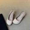 Sandalias de cuero suave estilo coreano con punta redonda, charol, tacón grueso, punta cerrada, modelo nuevo de moda 2026, sandalias con tira trasera, zapatos de corte bajo de una sola pieza