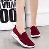 Zapatos de Mujer Transfronterizos, Zapatos Casuales de Malla Tejida Fly-Knit Transpirables de Nuevo Estilo, Zapatos sin Cordones Slip-On, Zapatos Deportivos de Mujer con Suela Gruesa