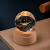 Madera Maciza Bola de Cristal Giratoria Luz de Noche Cielo Estrellado Adorno de Escritorio Creativo Artesanía Temporada de Graduación Regalo Personalizado