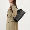 Bolso Tote Versátil de Uso Diario, Minimalista y de Gran Capacidad, con un Elegante Patrón de Lichi, Adecuado para el Trayecto Diario y Llevar Debajo del Brazo