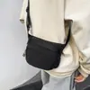 2026 Nuevo Modelo Color Sólido Casual Nailon Cruzado para Mujer Simple Gran Capacidad Deportiva de Viaje Mochila Bolsa de Almacenamiento para Equipaje