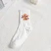 Fábrica Xinma Atacado Moda Graffiti Jovem Casual Meias Esportivas Brancas Simples Rebelde Tendência College Meias