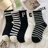Meias de Outono e Inverno para Mulheres, Meias de Cano Médio, Meias Femininas Estilo Japonês, Meias Longas Cinzas com Laço de Angorá Vermelho na Cintura Média, Meias Quentes Femininas