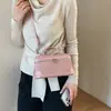 Bolso pequeño cuadrado cruzado, nuevo estilo moderno, bolso de un solo hombro para el día a día, otoño 2026, a la moda, exquisito, versátil, de nicho