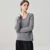 Suéter de cachemira liso con cuello en V para mujer, nuevo estilo otoño/invierno, tejido de ochos, suéter liso de manga larga, adecuado para el trabajo, corte ajustado y se puede usar como capa base
