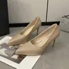 Otoño 2026 Nuevo Estilo Europeo y Americano Charol Puntiagudos Sexy Tacón de Aguja Zapatos de Moda Talla Grande Zapatos de Trabajo Tacones Altos para Mujer