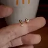 No es necesario elegir pendientes súper pequeños de hilo para dormir, cuidado del oído, tornillo de amor, clavos para el cartílago muy pequeños, estilo japonés y coreano
