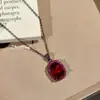 Collar Colgante de Granate con Diamantes Completos de Lujo Ligero, Elegante, Simple y de Moda, Anillo de Corindón Rojo, Pendientes, Juego de Joyería de Piedras Preciosas de Colores