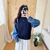 Suéter de patchwork de mezclilla, un diseño de dos piezas simulado para mujer, otoño/invierno 2026, estilo nuevo, top de punto holgado