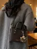 Bolso Versátil Transfronterizo para Mujer Otoño e Invierno 2026 Nuevo Bolso de Hombro Cruzado Mate Retro Bolso de Mano Popular Bolso Cubo