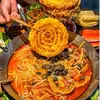 Linha de Fritura de Ovos Mexidos com Macarrão de Caracol Ovos Mexidos Espiral Famosos na Internet Máquina de Fritar Ovos Totalmente Automática Máquina de Ovos Mexidos