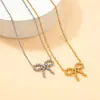 Conjunto de Collar y Aretes de Lazo de Lujo Ligero, Cadena para Clavícula de Acero de Titanio, Joyería de Nicho de Gama Alta, No se Desvanece, Estilo de Moda para Mujer