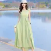 Atuendo de principios de verano 2025: Vestido Largo de Vacaciones en la Playa Estilo Nuevo Sanya, Vestido de Algodón y Seda sin Mangas que Luce Delgado en las Fotos