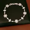 Pulseira Vintage com Fivela de Encaixe Cruz Floral Cravejada com Zircônia, Pulseira de Nicho de Luxo Leve, Joia de Mão Exquisita