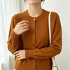 Foto real estilo preguiçoso cardigã de tricô trançado retrô feminino 2026 Outono Inverno de botões únicos slim-fit para o trabalho tricô