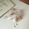 Grampo de Cabelo em Tecido Chiffon Atmosférico com Folhas e Flores Secas, Formato U para Mulheres, Grampo para Coque na Parte de Trás da Cabeça, Novo Acessório de Grampo Estilo Chinês
