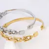 Pulsera con Hebilla de Herradura de Acero Inoxidable Europea y Americana Transfronteriza, Diseño Hueco, Lujo Ligero, Versátil, No se Desvanece, Sensación Vintage de Alta Gama, Venta al por Mayor desde Fabricante