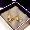 2026 Nuevos Pendientes Cuadrados de Diamante de Alta Gama Europeos y Americanos para Mujer, Elegantes Pendientes de Botón, Venta al por Mayor Transfronteriza
