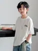 Camiseta de Verão com Manga Curta para Meninos 2026 Novo Estilo Verão Infantil Manga Meia-Manga Top Estiloso para Crianças Maiores, Moderno e Leve