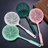 Nuevo colador de plástico para el hogar, cocina, cuchara para fideos, alambre de filtro hueco, fugas, mango largo, colador grande grueso, venta al por mayor