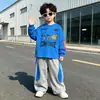 2338 Conjunto Deportivo Infantil de Primavera y Otoño 2026 Nuevo Estilo Moda para Niños Sudadera y Pantalón de Chándal Conjunto de Dos Piezas Bebé Casual Moderno