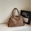 Bolso Cruzado Retro para Viaje para Mujer 2026 Nuevo de Moda Genial Bolso Tote con Remaches Gran Capacidad Bolso de Mano para Viaje
