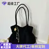 Bolso retro simple de gamuza para mujer, nuevo modelo 2026, bolso de hombro y axila de gran capacidad, bolso de mano de alta gama, bolso tote