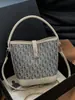 Bolsa Saco com Bordado de Monograma, Bolsa de Mão Versátil para Mulheres, Novo Estilo Vintage 2026, Sensação de Luxo, Bolsa de Mão, Bolsa de Ombro, Bolsa Transversal
