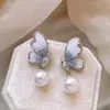 Brincos Novo Estilo 2026 para Mulheres, Super Estilo Fada, Brincos de Pérola Borboleta de Luxo Leve, Design de Nicho, Sensação de Alto Padrão, Brincos Elegantes Atacado