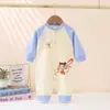 Ropa de una pieza para bebé con estampado de dibujos animados moderna, manga larga, para primavera y otoño, algodón peinado de cuatro niveles, ropa para bebé y ropa para gatear