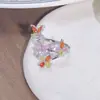 Anillo de Flor de Zircón Dopamina Colorido Anillo de Mariposa para Mujer, Lujo Ligero Diseño de Nicho de Gama Alta Anillo Apilable de Piedra Preciosa Colorida Dedo Índice
