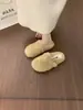 Chinelos peludos brancos para mulheres, estilo outono e inverno 2026, de calçar, bico fechado, design de meia-chinelo, chinelos de algodão quentes e forrados com fleece