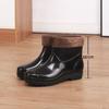 Botas de lluvia de fondo de tendón de buey para hombres y mujeres cálidas resistentes a ácidos y álcalis tubo alto engrosadas camuflaje botas de lluvia antideslizantes protección laboral lavado de autos botas de agua sitio de construcción