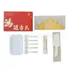 Juego de regalo de vajilla desechable para pasteles, juego de cinco piezas para fiestas de repostería, incluye cubiertos de plástico reforzado, platos de papel, velas y sombreros