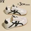 Zapatos de entrenamiento alemanes de cuero para mujer con suelas blandas, nuevo modelo otoño 2026, zapatillas deportivas casual versátiles