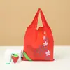 Directamente del fabricante: Bolsas ecológicas con temática de fresa, bolsas de almacenamiento portátiles, pequeñas bolsas de compras de fresa, bolsas de mano impermeables y personalizables con impresión de logotipo
