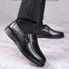Zapatos casuales de primavera, transpirables, combinables, de cuero para hombre, suela suave, cómodos, sin cordones, de trabajo, de caña baja y a la moda.