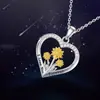 Colar com Pingente de Flor Bonita em Formato de Coração Moda Versátil Exquisito Comemorativo Novo Distintivo Criativo Brilhante Joia Colar