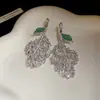 Pendientes Colgantes de Hoja Hueca con Circonita de Aguja Plateada, Elegante Estilo Europeo y Americano, Pendientes Sencillos y de Moda, Pendientes de Lujo Ligero de Alta Gama para Mujer