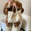 Bolsa de mano transfronteriza, bolsa plisada de cuero suave, bolso de hombro popular estilo coreano, bolso de hombro de moda de nicho, bolso de axila para el trabajo