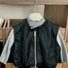 Traje para Niña 2025 Otoño Nuevo Estilo Estilo de Bebé Chaleco de Cuero Moda Leggings con Combinación de Colores Conjunto de Tres Piezas