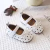 Outono de 2026 Novos Sapatos Infantis Estilo Coreano Sapatos de Princesa com Laço para Meninas Mais Velhas Sapatos de Couro com Bolinhas e Bico Redondo