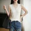 Acabamento de renda com miçangas adorna o corpete sem mangas, criando um visual elegante e afiado. Perfeito para o uso diário na primavera e no verão, um top básico estilo preguiçoso.