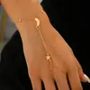Pulseira de Dedo Cruzada do Oriente Médio Moda Luxo Leve Minimalista Sol e Lua com Pingente de Pentagrama Corrente de Mão Conectando Dedos
