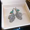 Brillo de Estrella ~Aretes de Estrella de Circonita Súper Brillantes de Aguja Plateada, Aretes Exquisitos y Lujosos con un Toque de Alta Gama