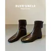 Nova coleção de outono feminina: botas de tornozelo com textura de couro, que aumentam a altura, botas estilosas de estilo francês com um design retrô, de corte justo